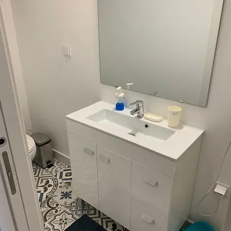 Lapa Newly Renovated 2 Designer Bedroom Lisbona