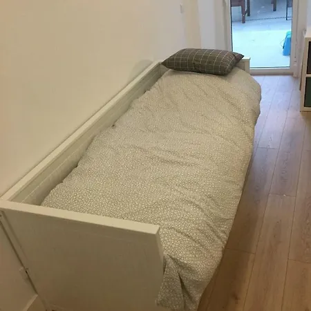 Lapa Newly Renovated 2 Designer Bedroom Appartamento Lisbona
